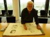Die Verwunderung des Betrachters beim Zeitung lesen—paint after reading